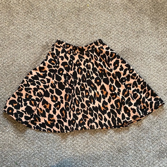 Cheetah Print Skirt - Picture 3 of 4